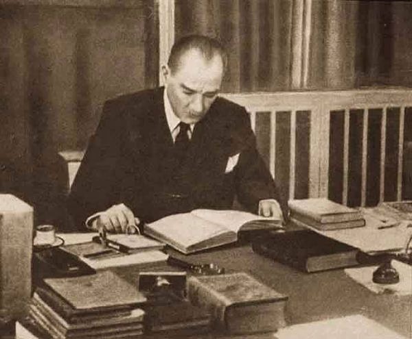 Soyadı kökeni: 'Atatürk' soyadını, Türk Dil Kurumu Başkanı'nın bir konuşmasında kullanmasından çok beğenerek kabul etmiştir. Ancak kendisine 'Ata' diye hitap edilmesinden kesinlikle hoşlanmazdı.