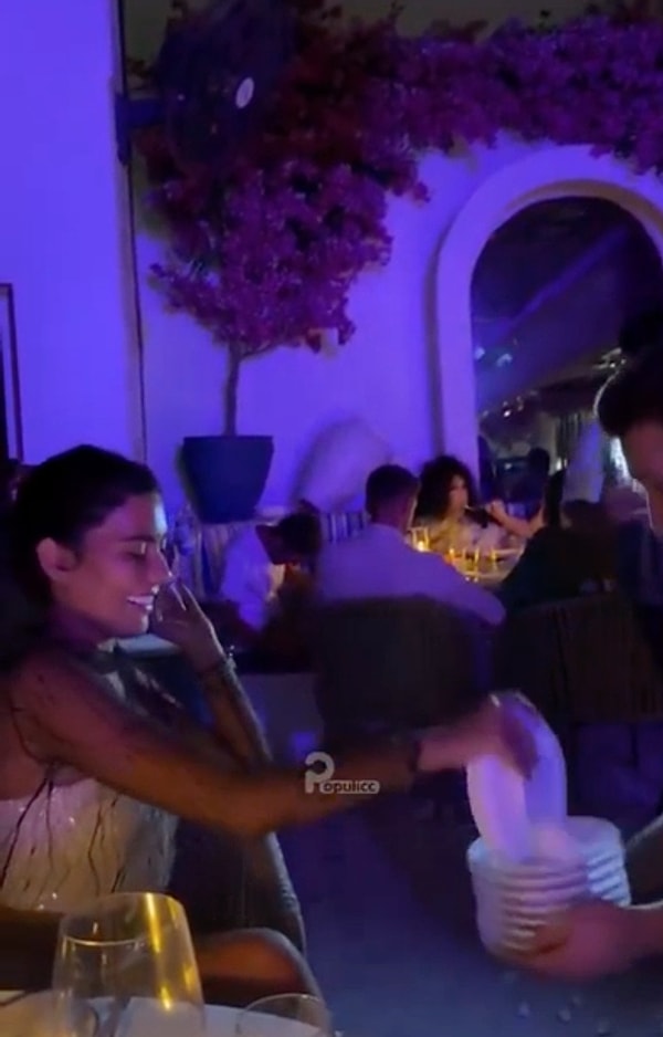 Bülent Ersoy’u ağır mücevherlerle, abartılı kostümlerle, “diva protokolü”yle görmeye birçoğumuz alışkınız.