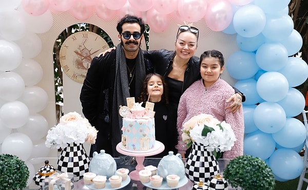 2014 yılında Sinem Aksoy ile dünyaevine giren Gökhan Türkmen, mutlu evliliğe iki de kız çocuğu sığdırdı.