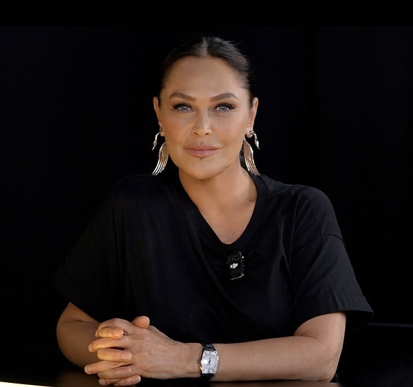 Hülya Avşar, sanat kariyerinin yanına şimdi de sağlık sektörünü ekledi.