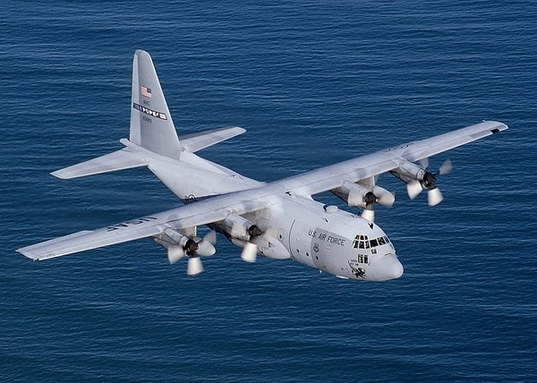 C-130 Askeri Kargo Uçağı Kaç Kişilik?