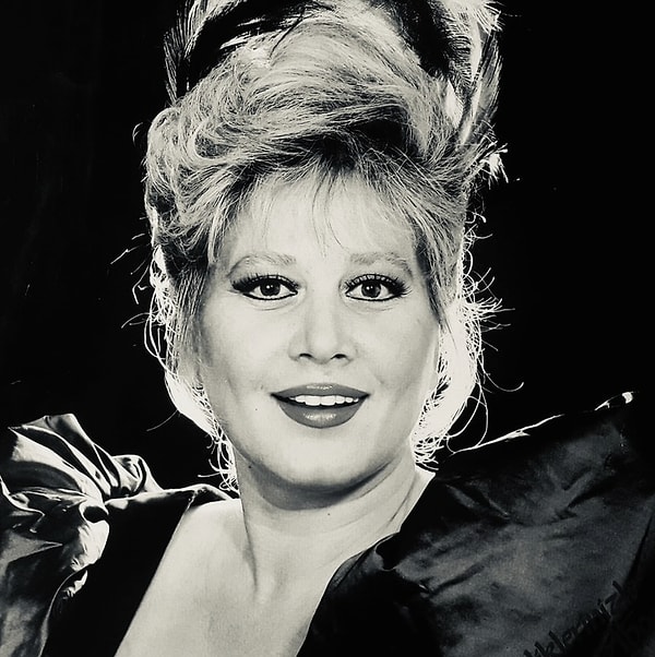 Türk sanat müziğinin efsane ismi Muazzez Abacı'yı ne yazık ki geçtiğimiz saatlerde kaybettik.