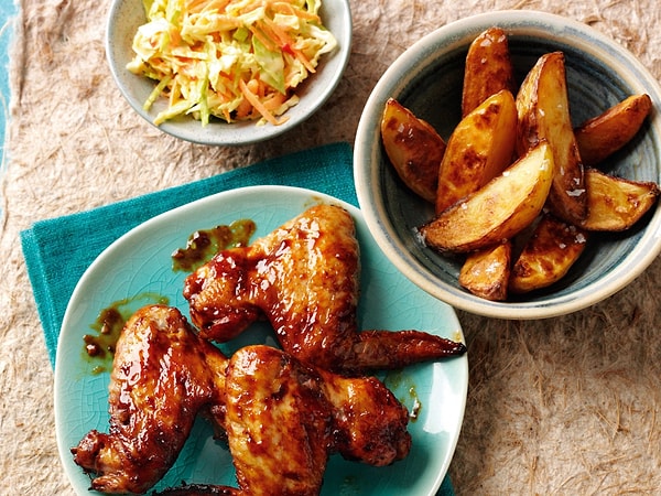 4. Kızarmış Tavuk Kanatları ve Patates Kızartması