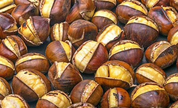 It softens the shell, making peeling easier.