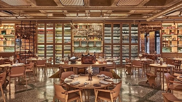 Bu kez İstanbul Şişli'de 2 Michelin yıldızlı dünyaca ünlü şefin restoranında sekiz turistin zehirlendiği iddia edildi.