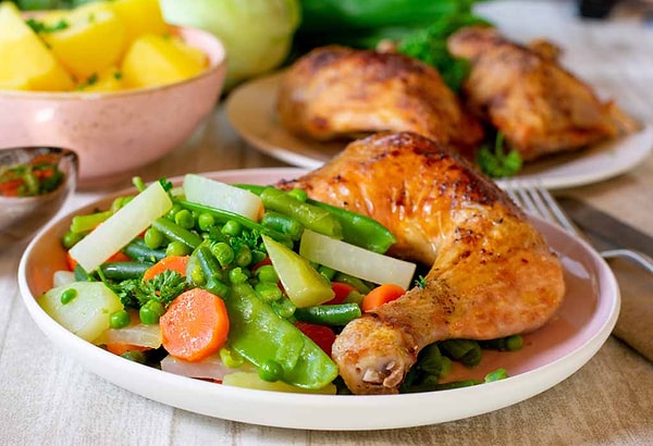 1. Tavuk ve Sebze Tabağı