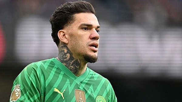 2. Ederson, oynadığı her maçtan önce yaptığı hangi totemi ile bizi şaşkına çevirmişti?