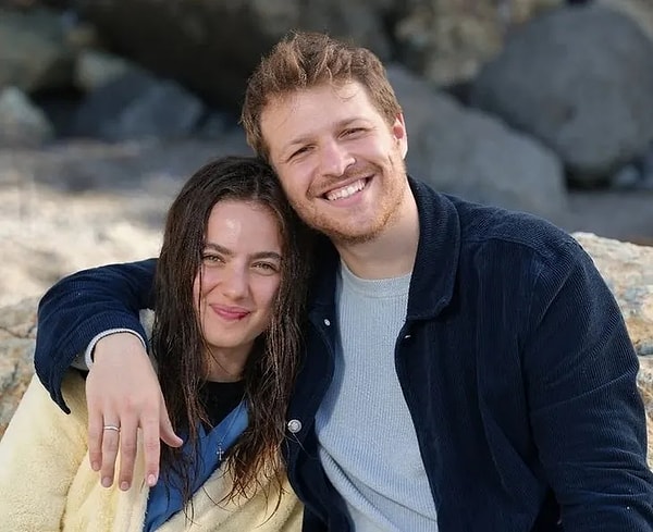 Dizilerin kamera arkası görüntüleri, her şeyi hatasız izlediğimiz sahnelerin arka planını gösterdiği için hayranlar tarafından hemen ilgi görüyor.