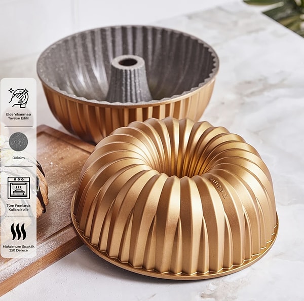 Emsan Griss Hardstone Gold döküm kek kalıbı, mutfakta hem şıklığı hem de işlevselliği bir arada sunuyor.
