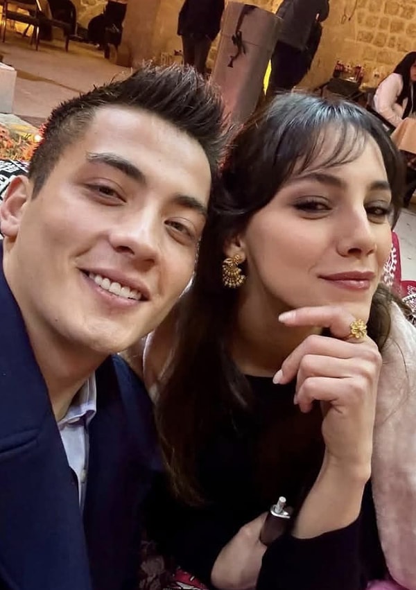 Uzak Şehir'in Zerrin ve Kaya'sı hakkında sürekli aşk iddiaları ortaya atılıyor.