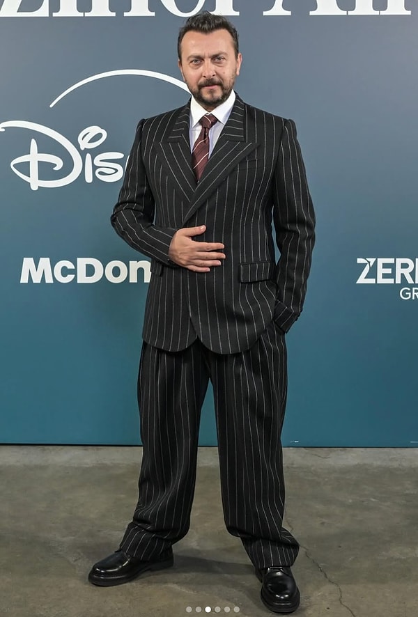 Gecenin bir başka dikkat çeken detayı ise Ali Atay'ın tercih ettiği takım ve galadan paylaşılan pozları oldu.