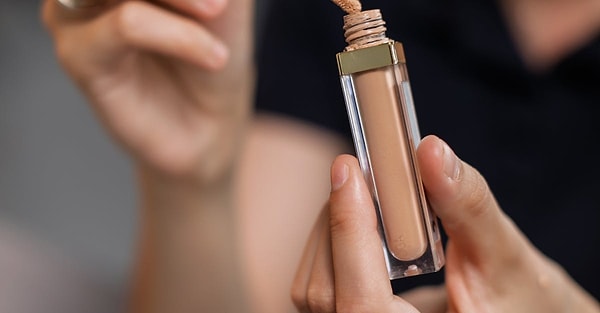 Göz altında olan çizgileri kapatmanın bir yolu var!