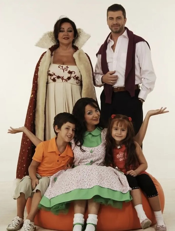 Bez Bebek’in küçük Yağmur’u Asena Keskinci’nin, yıllar sonra eski rol arkadaşı Evrim Akın hakkında dile getirdiği iddialar gündemi altüst etmişti.