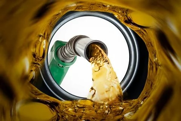 Akaryakıt fiyatlarına zam geldi. Birçok şehirde 60 TL’yi geçti!