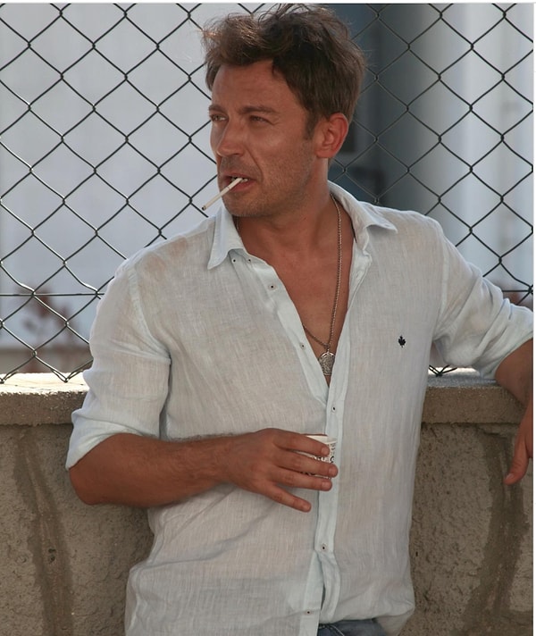 Güleç şu sıralar kariyerine hız kesmeden devam ediyor; 2025’te ATV’de yayınlanan “Can Borcu” dizisinde Yekta Başaran karakterine hayat veriyor.