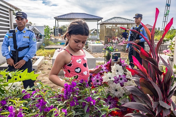 Bir Kızın Yası - Tocoa, Colón, Honduras
