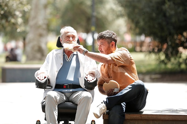 "Yan Yana" vizyondaki ilk haftasında adeta fırtına gibi esti.