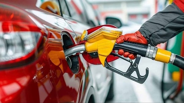 Son zamla 60 TL'ye aşan motorine indirim geldi!