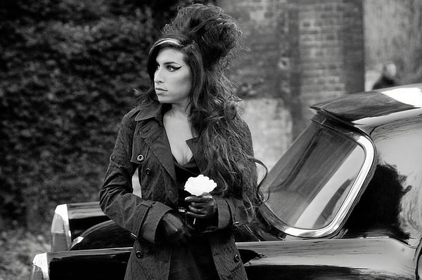 Şarkı birkaç saatte yazılsa da aslında yıllarca süren bir acının ürünü...