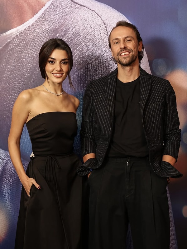 Hakan Sabancı'yla ayrıldığından beri tüm fokusunu işine gücüne çeviren Hande Erçel, şu sıralar kafamızı nereye çevirsek orada gördüklerimizden!