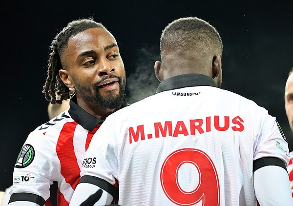 İlk yarıda karşılıklı goller vardı.