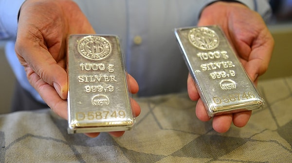Gümüş stoğu eriyor.