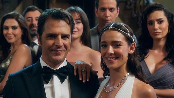 NOW’un yeni sezon projeleri arasında öne çıkan Kıskanmak, güçlü oyuncu kadrosu ve sürükleyici hikayesiyle her Salı akşamı izleyiciyi ekran başına topluyor.