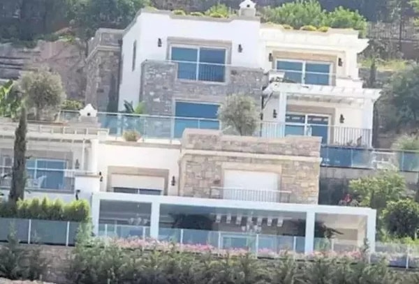 Mobilyalar ise özel tasarım…