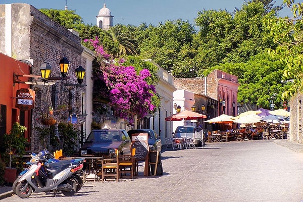 Colonia del Sacramento, with its atmosphere under UNESCO protection, stands as one of the most historic cities in Uruguay.