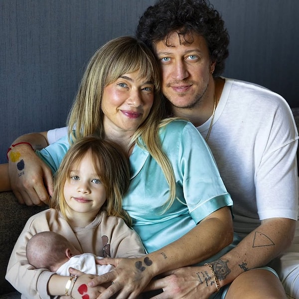 Sosyal medya paylaşımlarıyla sık sık gündem olan, magazinin sevilen çiftlerinden Müge Boz ve Caner Erdeniz'i mutlaka tanıyorsunuzdur.