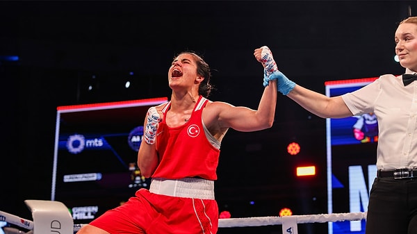 Busenaz Sürmeneli, 3. kez dünya şampiyonu oldu.