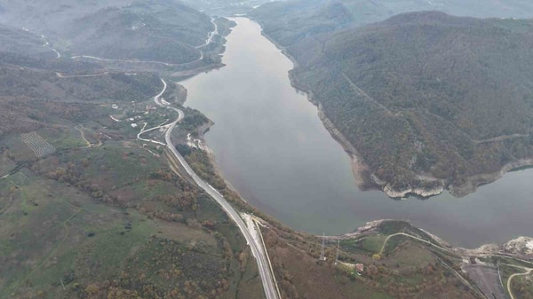Geçtiğimiz yaz aylarında yaşanan şiddetli kuraklık nedeniyle su seviyesi yüzde 20'lere kadar düşmüştü.