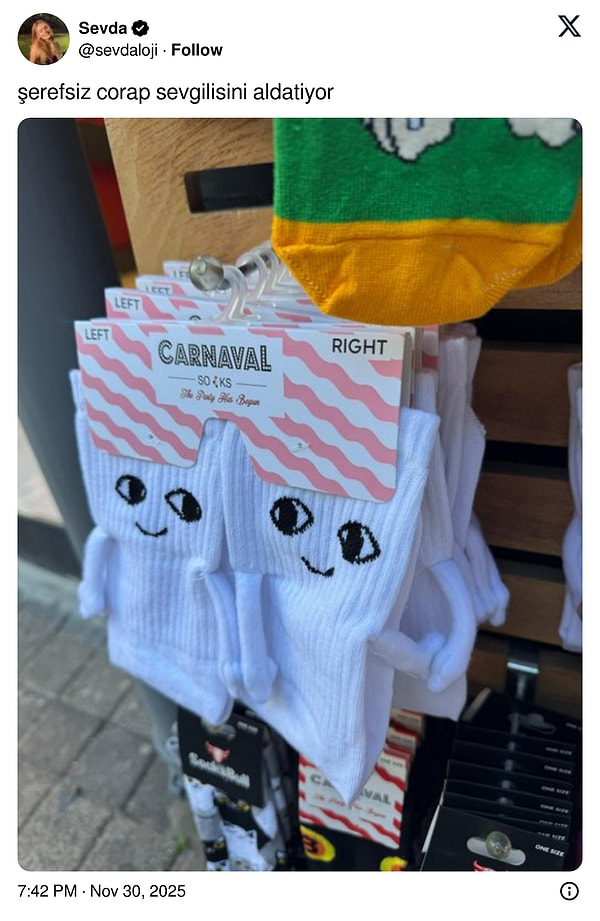 Gözü dışarıda...