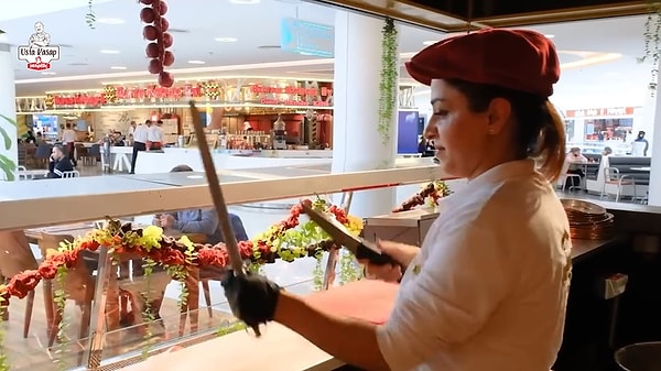 Kendisi Türkiye'nin ilk uzman kadın kasabı.