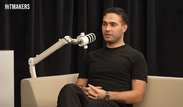 Ünlü müzisyen, o dönem büyük müzik gruplarının kayıt süreçlerinde yer aldığını, stüdyoyu adeta ikinci evi gibi gördüğünü anlattı.