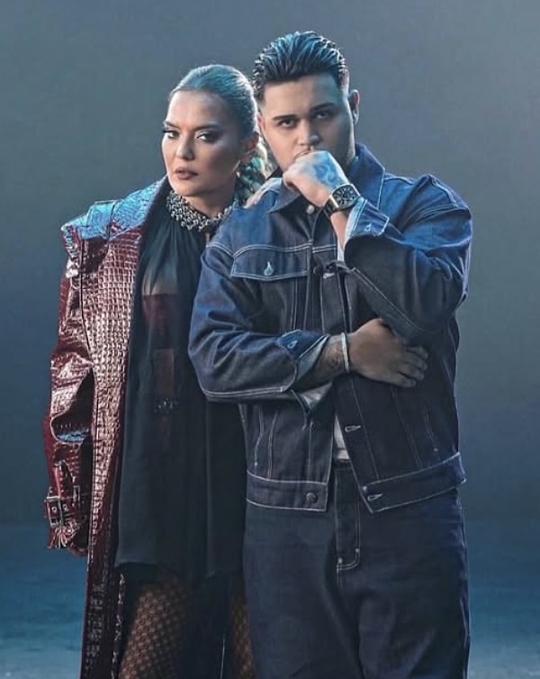 Türk popunun magazinden hiç düşmeyen isimlerinden biri kuşkusuz Demet Akalın.