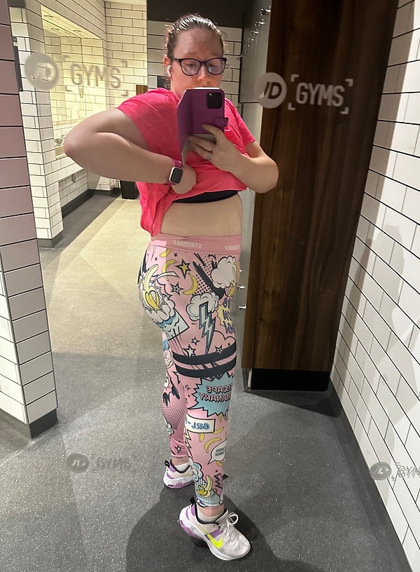 Gençliğinde sürekli kilolu olan Rhiannon, ergenlik ve 20’li yaşlarında zayıflama kulüplerine katılmış.