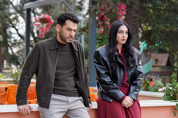 Güller ve Günahlar reyting listelerinde zirvede yer almayı başaran yapımlardan.