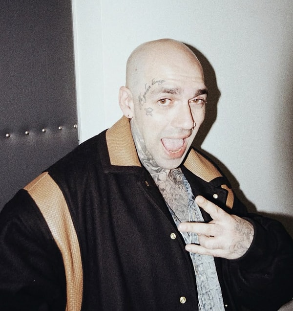 Rap sahnesinin tartışmalı ve bir o kadar da popüler isimlerinden Ezhel, yaptığı açıklamalarla sık sık gündeme geliyor.