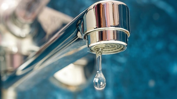 İzmir Su ve Kanalizasyon İdaresi (İZSU), Narlıdere ve Güzelbahçe ilçelerine 24 saat süreyle su kesintisi uygulanacağını duyurdu.