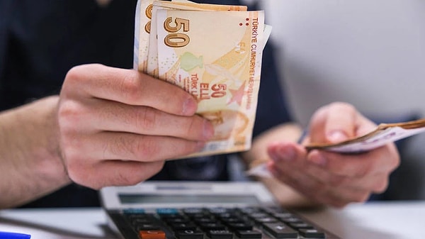 Memur ve memur emeklilerinin gelir artışı, enflasyon farkı ve toplu sözleşme zammı üzerinden belirleniyor.