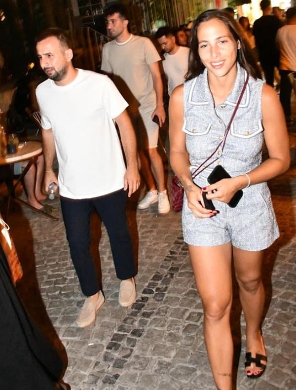 Hala Hülya Avşar, Mürsel beyle tanıştı mı bilmiyoruz ama Mürsel Kaya'nın Avşar kızının damadı olacağı konuşuluyor.