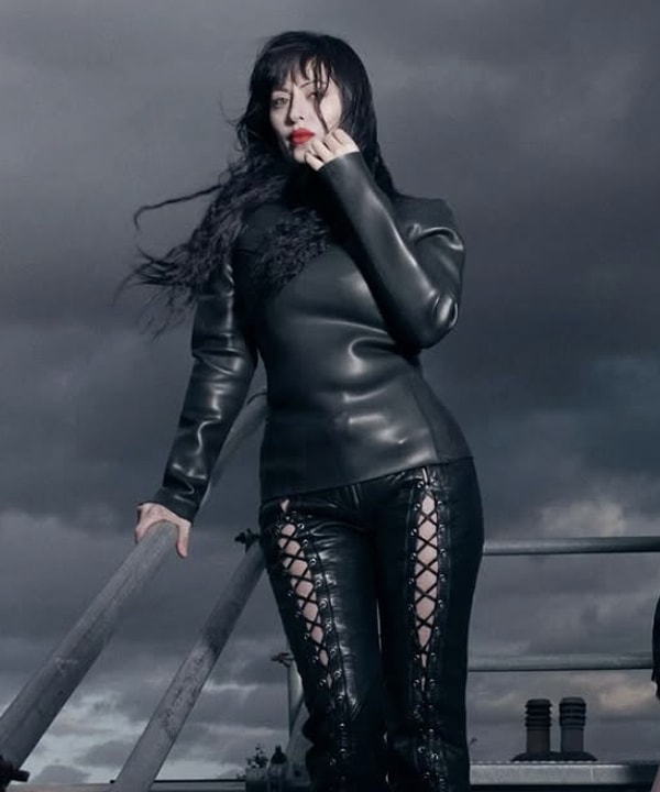 Adını duymayanlar, bilmeyenler için Londra’yı sallayan “uyumsuzların” Türk tasarımcısı Dilara Fındıkoğlu'nu bir tanıtalım!