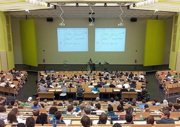 Üniversitelerde yoklama değişiyor: QR kodlu yoklama dönemi başlıyor.