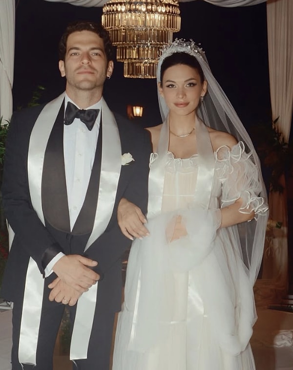 Oyuncu Beste Kökdemir, 4 Temmuz 2025’te uzun süredir birlikte olduğu iş insanı Fazlı Erdinç Çatak ile evlendi.