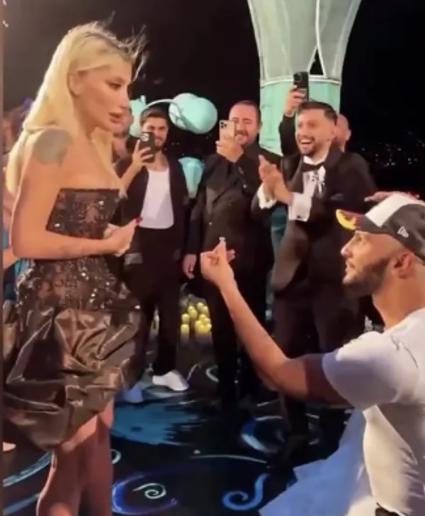 İrem Derici ve DJ sevgilisi Melih Kunukçu cephesinde bir süredir “iniş çıkışlı” bir ilişki konuşuluyor.