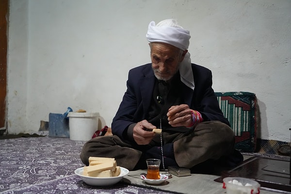 Rustem Balık, a solitary resident of Kırköy, a small town in Muş, has made headlines with his unique dietary habits.