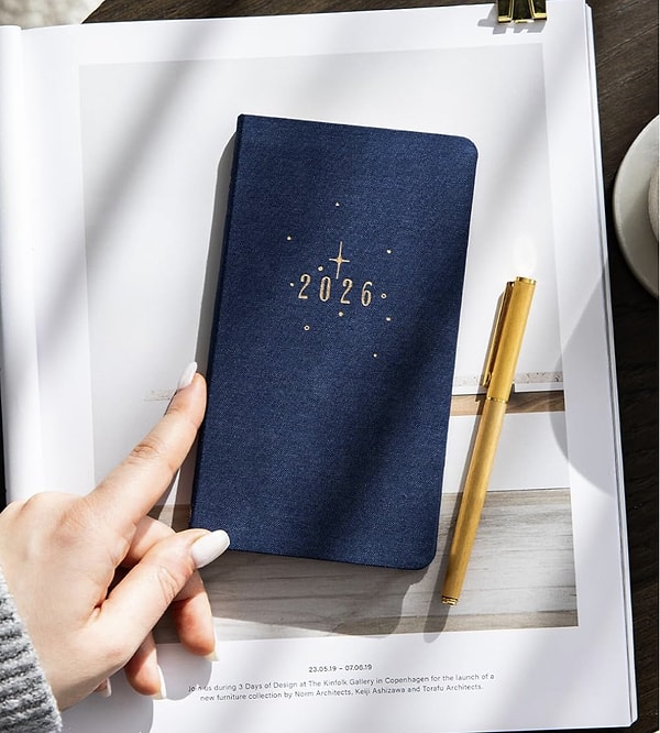 2026 haftalık keten cep ajandası, gün içinde yanında not defteri taşımayı sevenler için tam bir kurtarıcı.