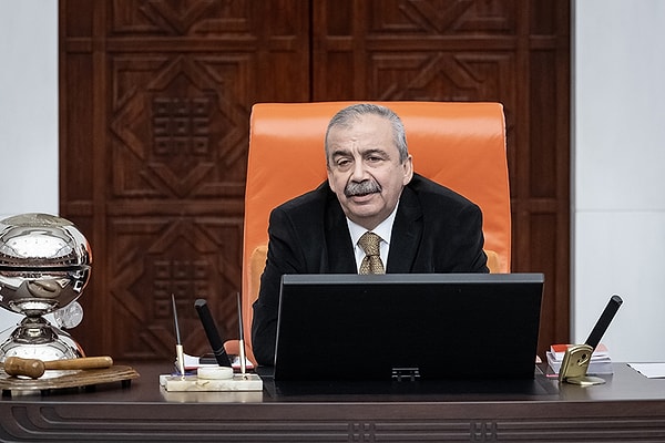 Sırrı Süreyya Önder hayatını kaybetti.