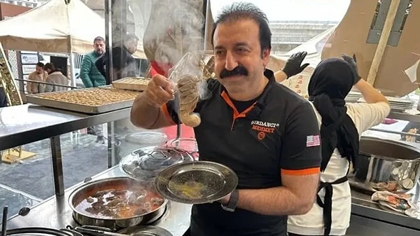 Sosyal medya fenomeni Şırdancı Mehmet, aracıyla bir yayaya çarptı.